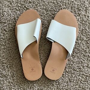 Shade & Shore White and Tan Slide Sandals